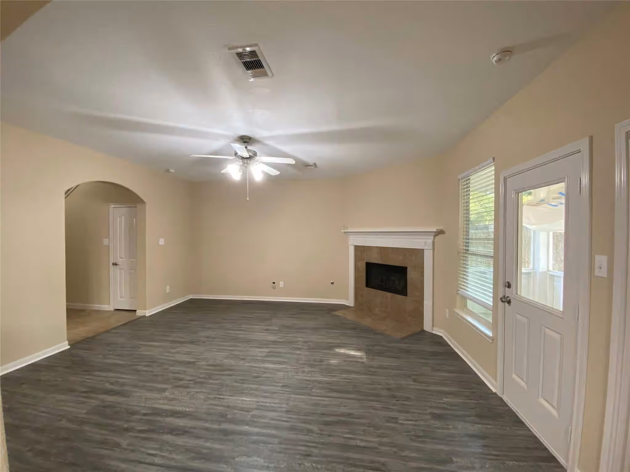 Photo 5 of 4903 Summer Ridge Drive, Conroe, TX