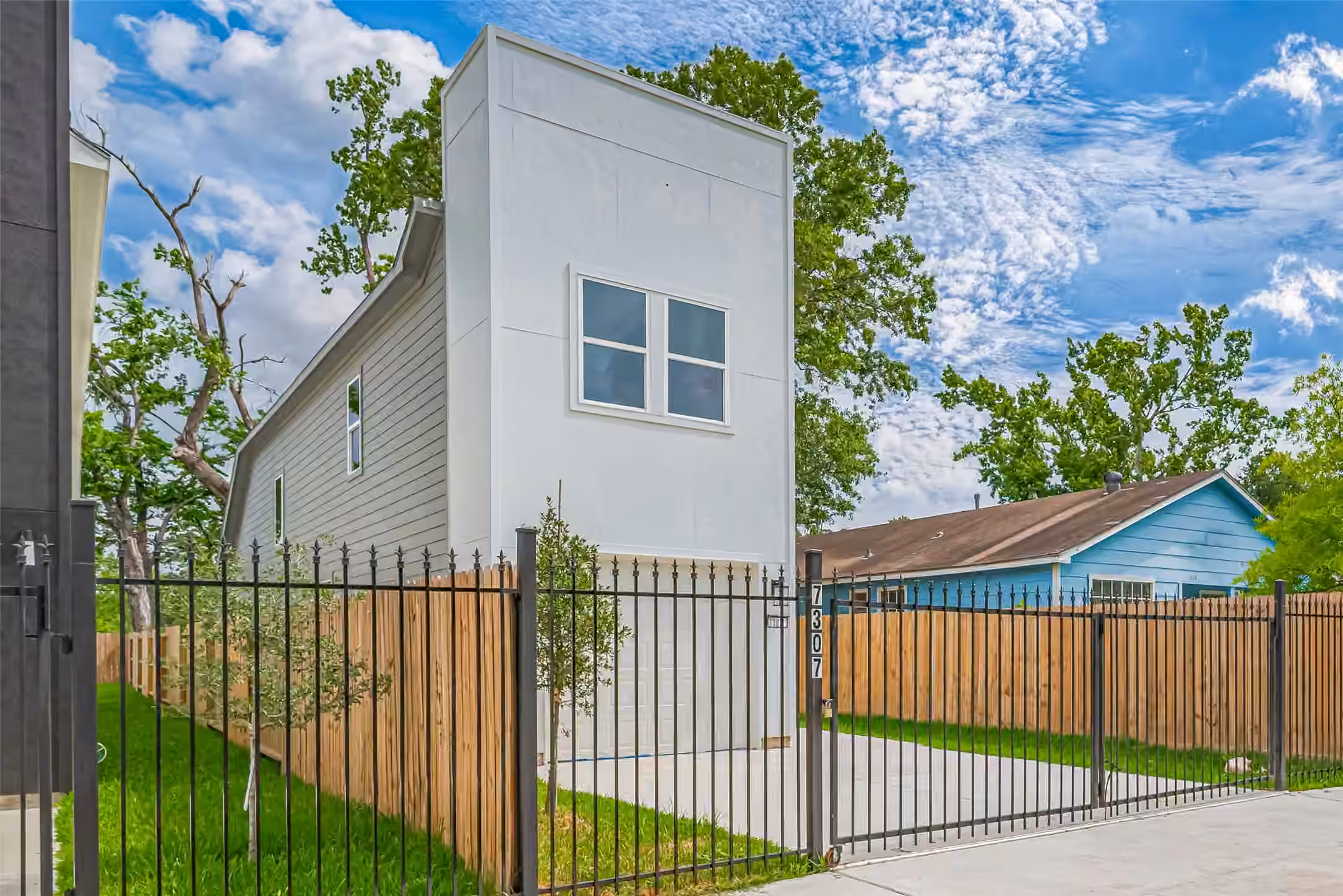 Photo 3 of 7307 W Knoll Street, Houston, TX
