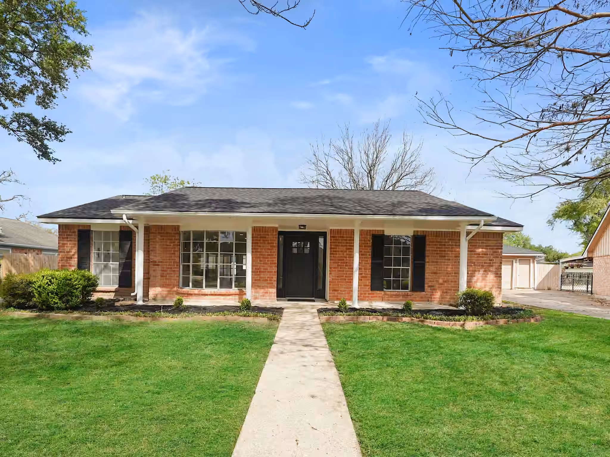 Photo 2 of 13906 Vinehill Drive, Sugar Land, TX
