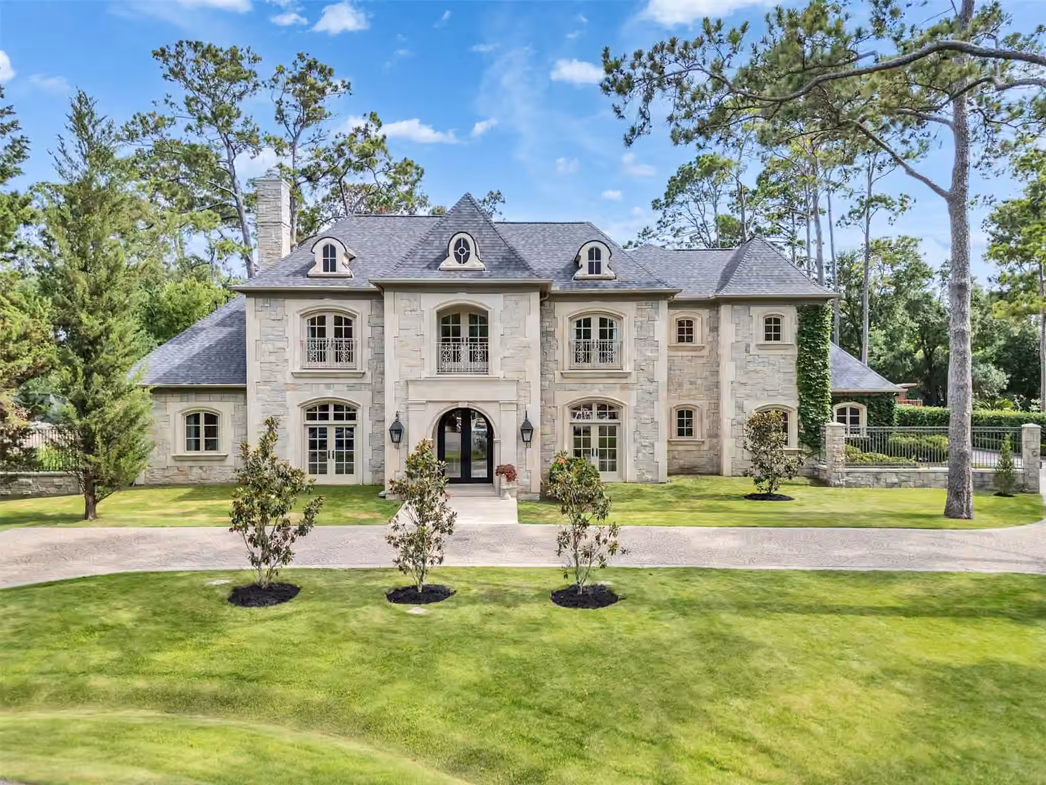 Photo of 11527 Green Oaks Drive, Houston, TX 77024