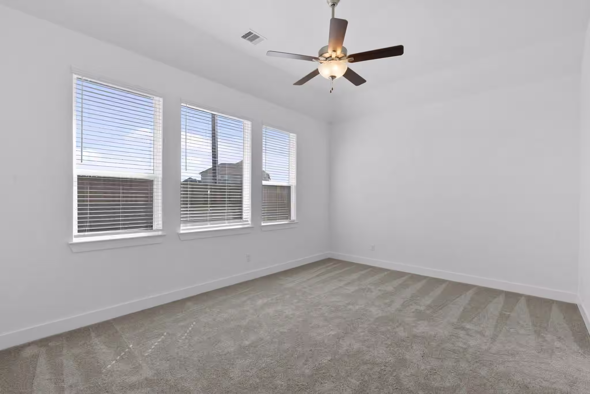Photo 3 of 9619 Chateau Hill Drive, Manvel, TX