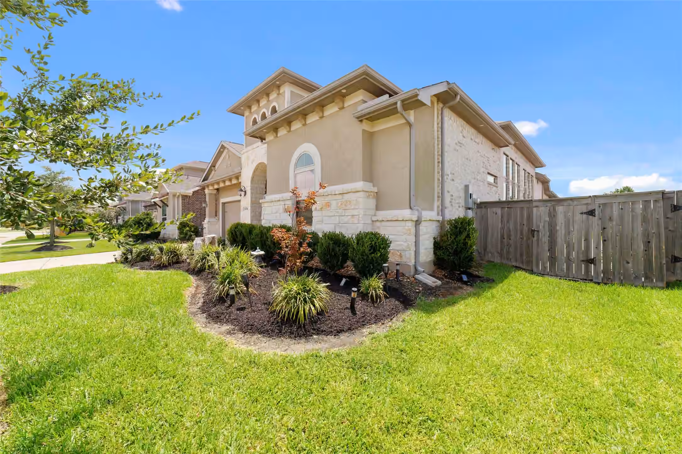 Photo 3 of 8014 Clearwater Glen Court, Richmond, TX