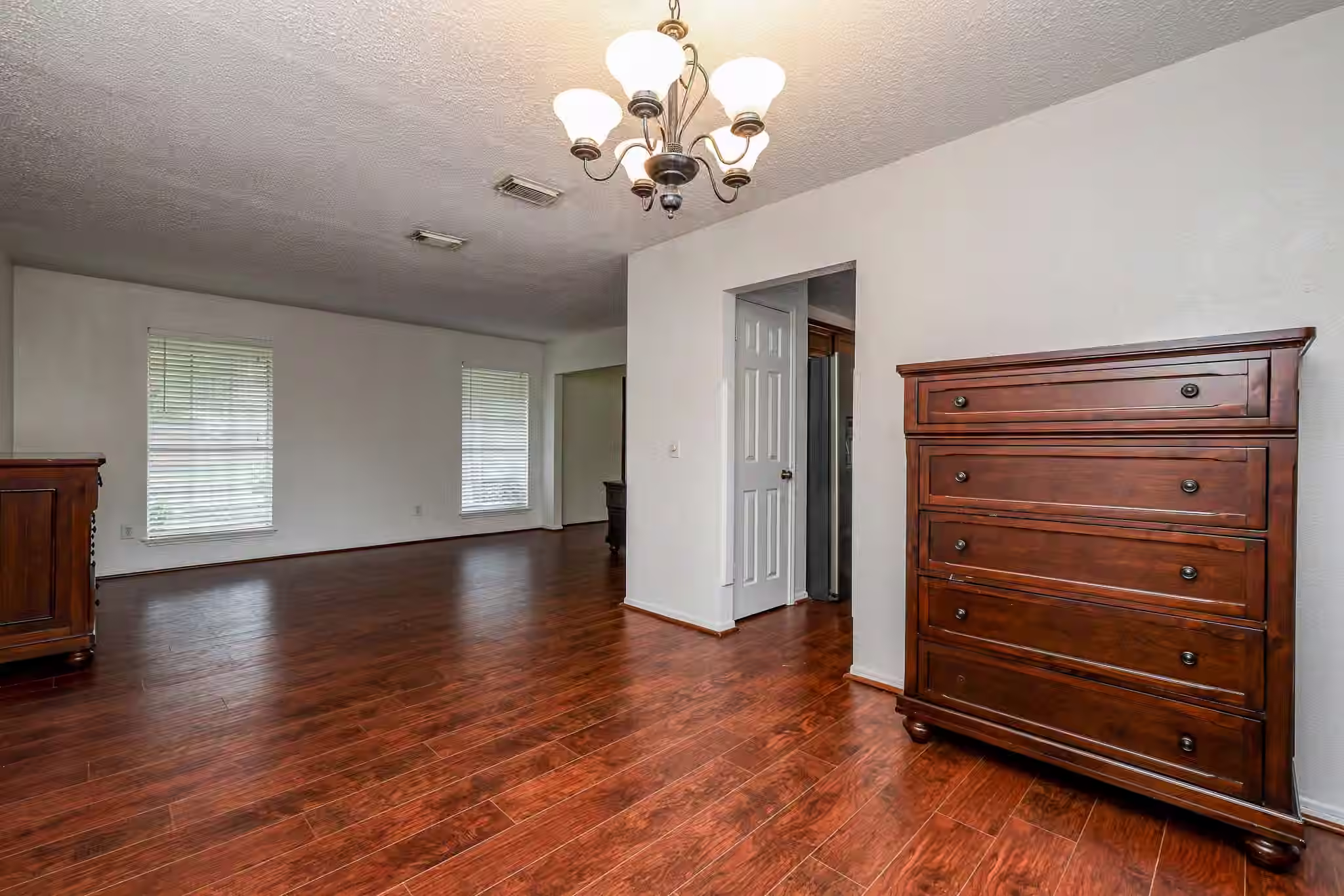 Photo 4 of 3206 Settlers Way Boulevard, Sugar Land, TX