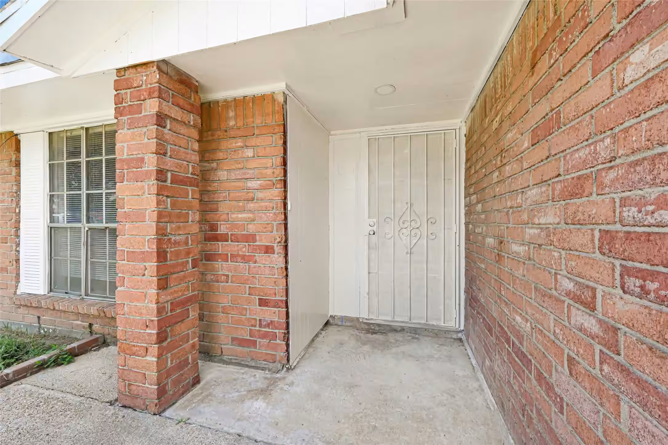 Photo 3 of 1123 Fallbrook Drive, Houston, TX