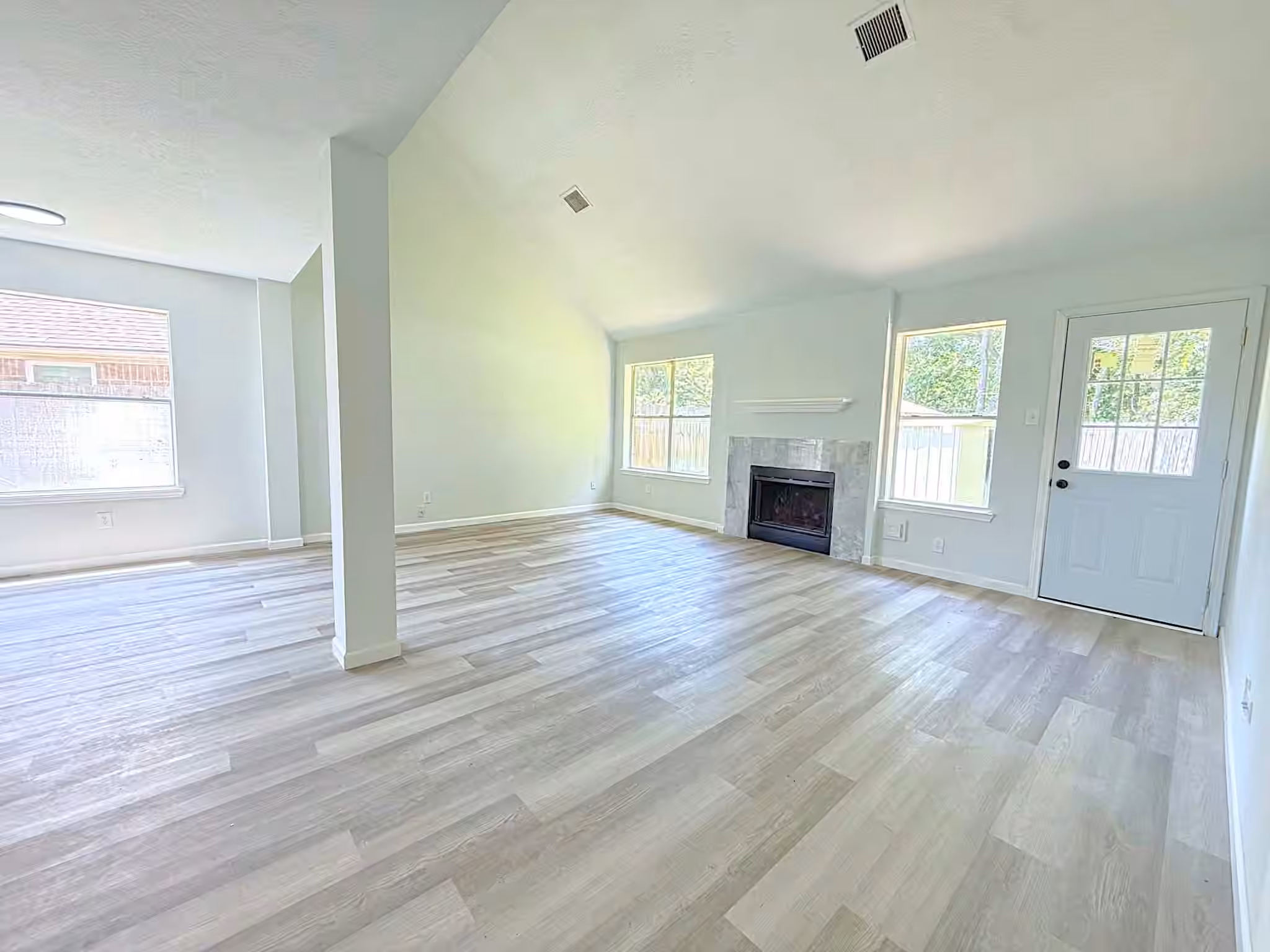 Photo 3 of 14638 Presidents Drive W, Houston, TX