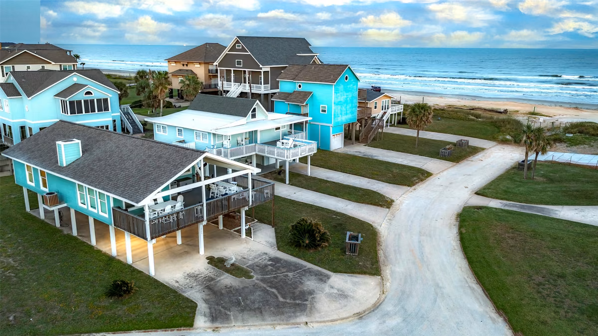 Photo of 16906 Beachcomber Drive, Jamaica Beach, TX 77554