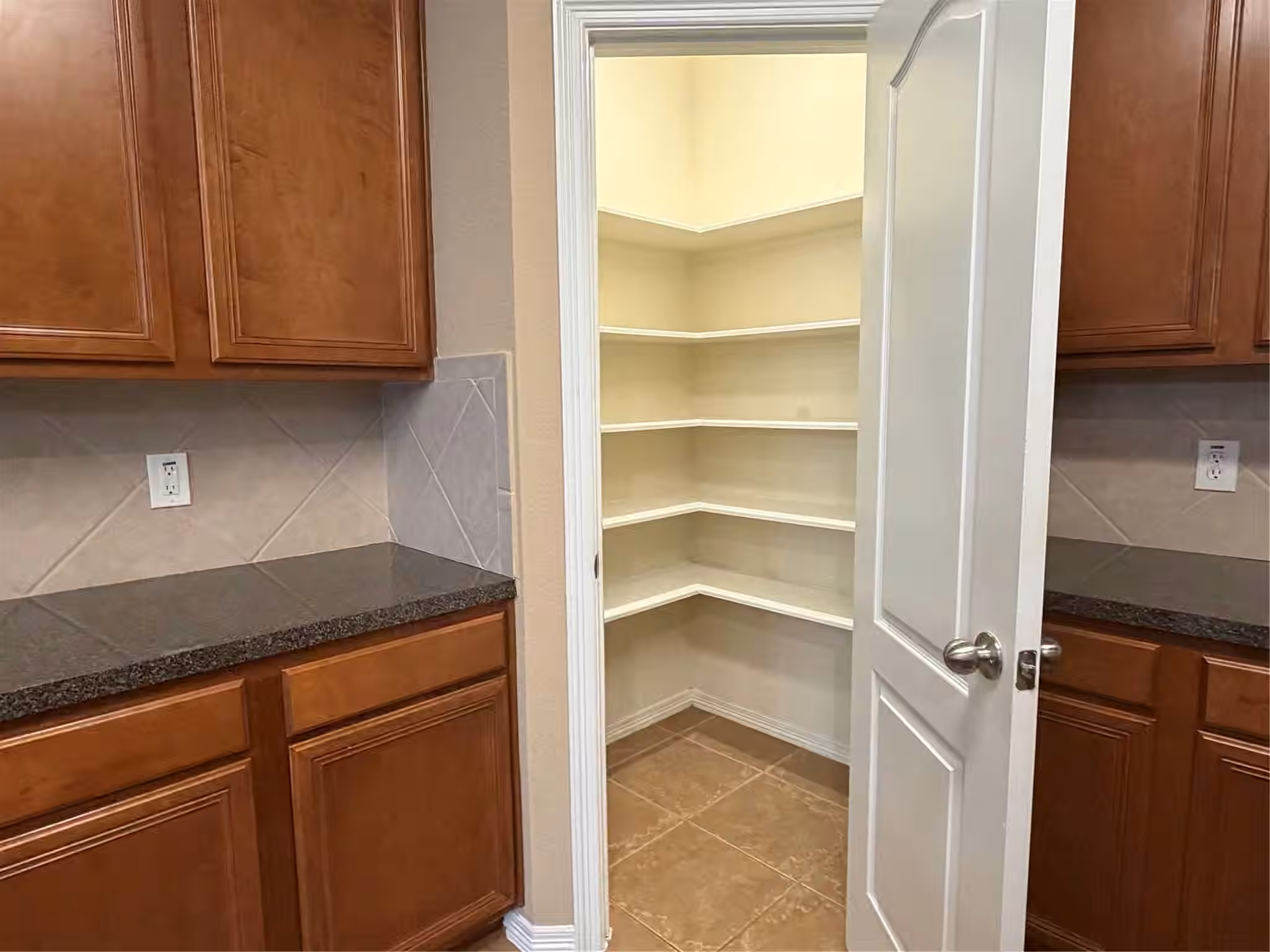 Photo 7 of 1092 Shadow Glenn Drive, Conroe, TX