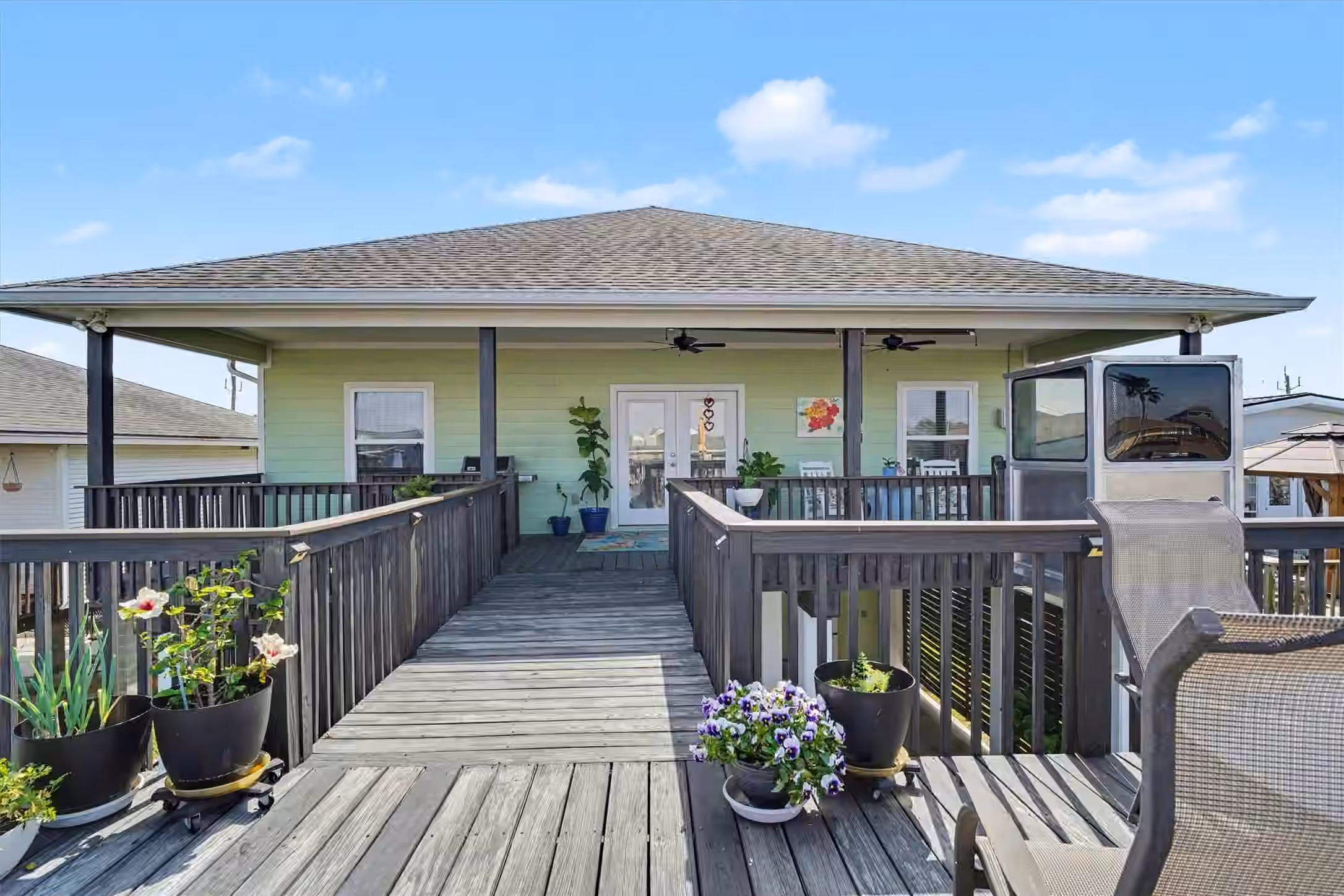 Photo 3 of 437 Pompano Street, Bayou Vista, TX