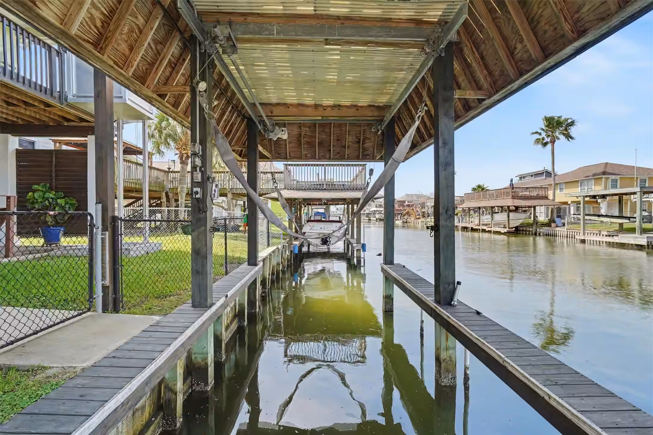 Photo 4 of 437 Pompano Street, Bayou Vista, TX