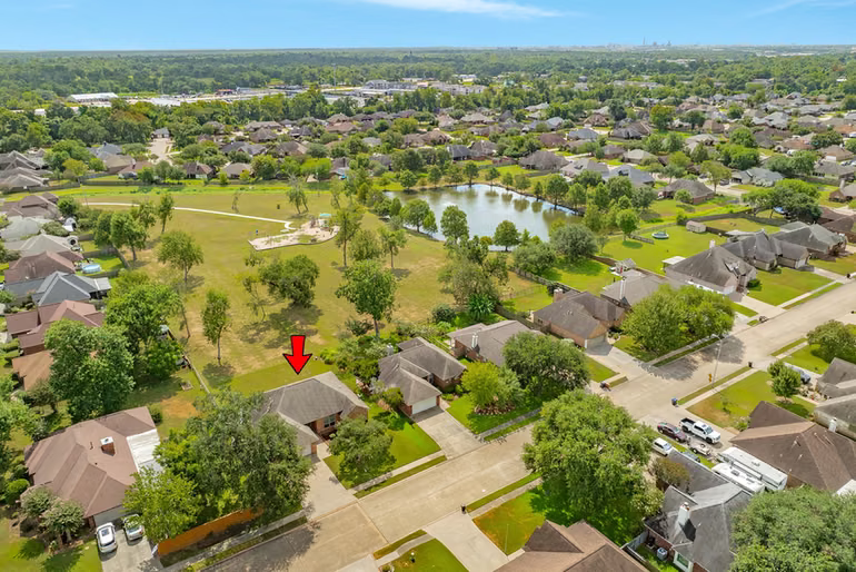 Photo 3 of 203 Lexington Avenue, Clute, TX