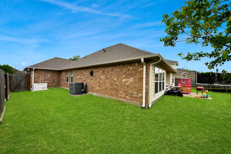 Photo 4 of 9307 Russeff Field Lane, Rosenberg, TX