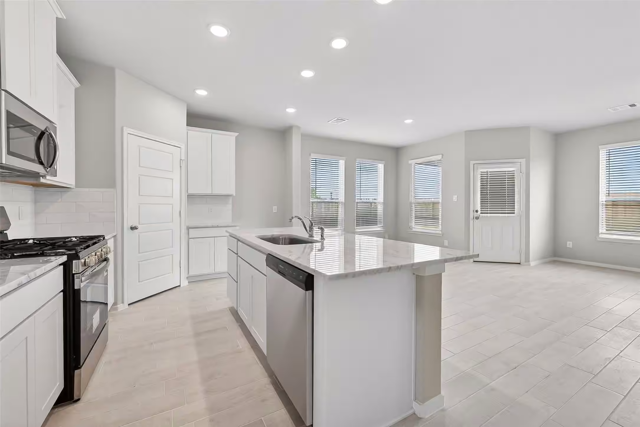Photo 7 of 12615 Canyon Falls Boulevard, Katy, TX