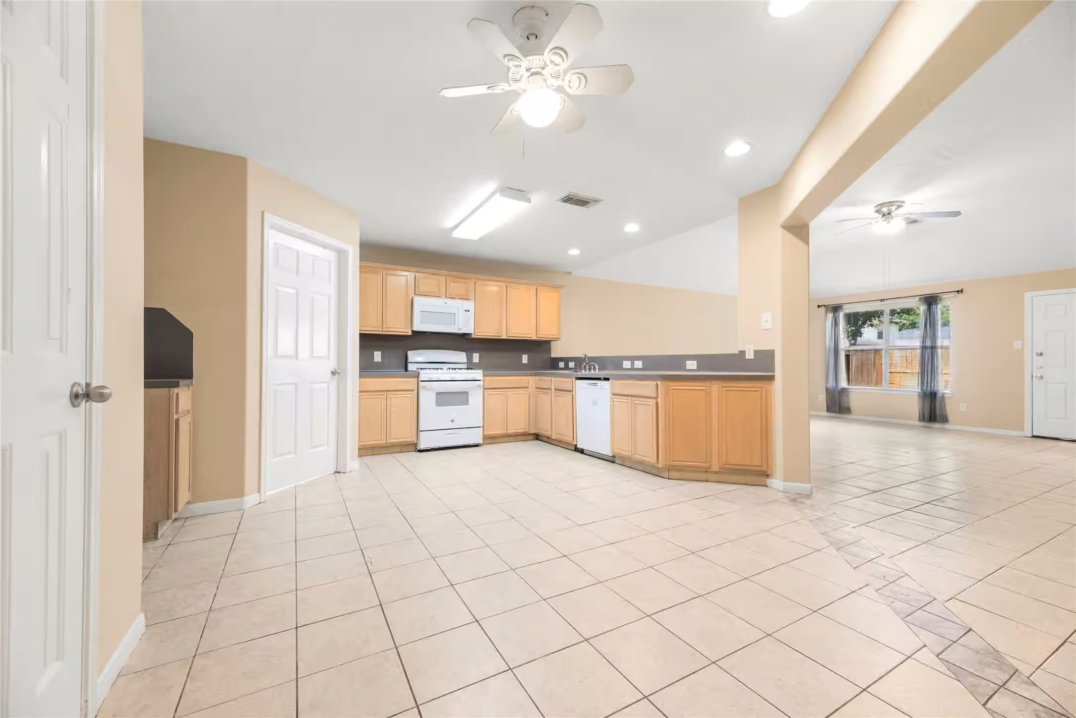 Photo 4 of 6611 Stonefort Court, Katy, TX