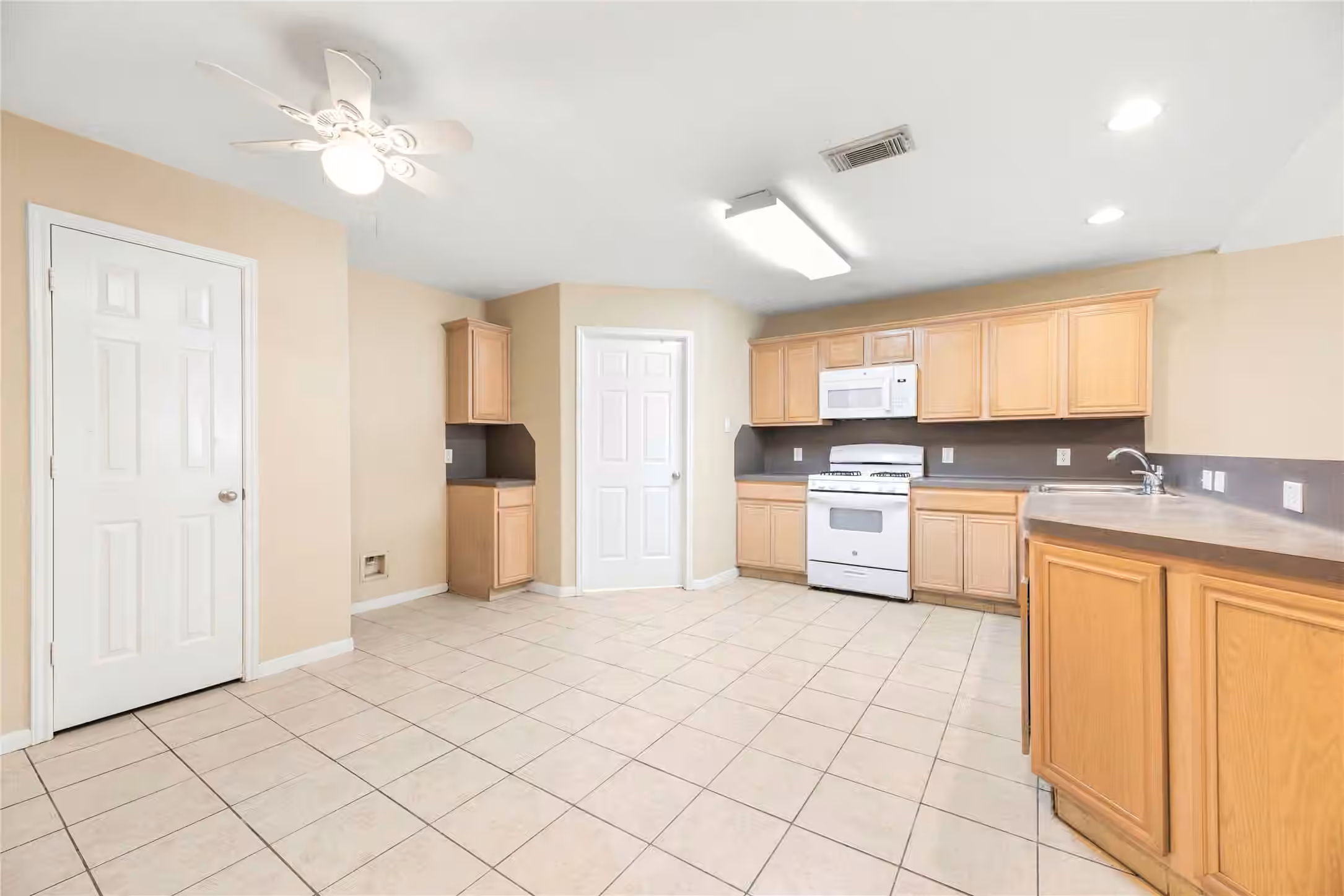 Photo 6 of 6611 Stonefort Court, Katy, TX