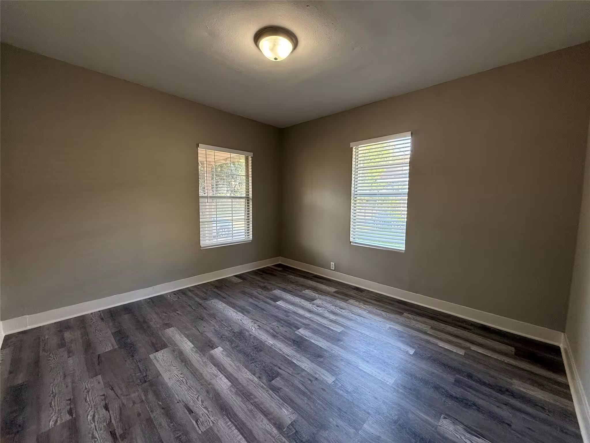 Photo 6 of 17 E James Street, Baytown, TX