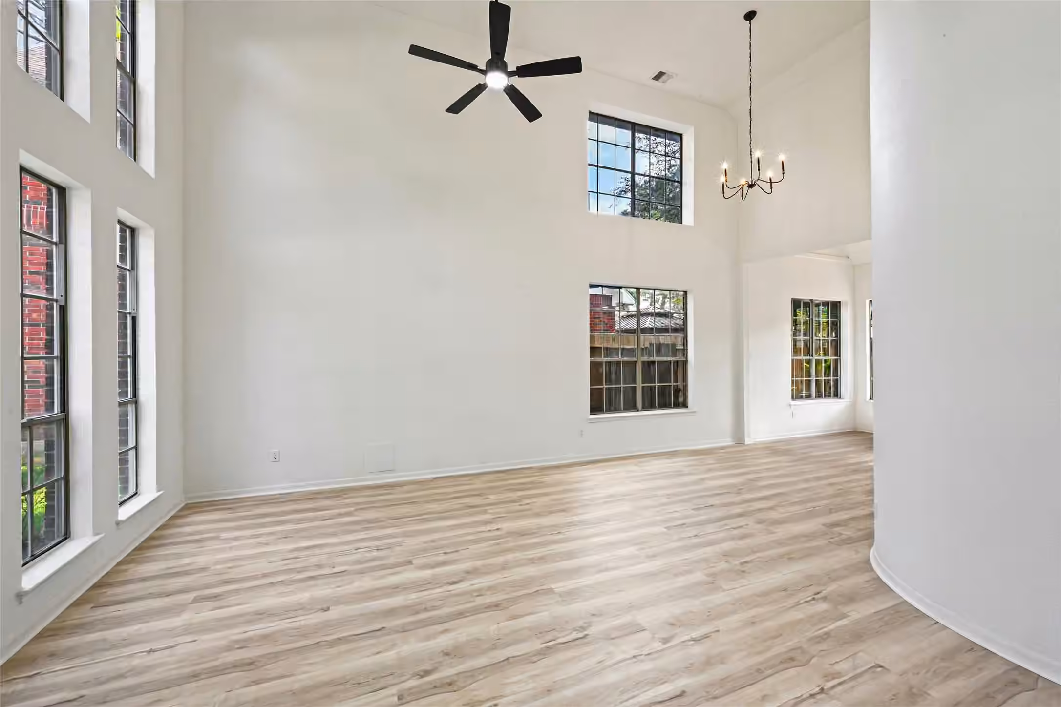 Photo 5 of 16027 Lakestone Drive, Tomball, TX