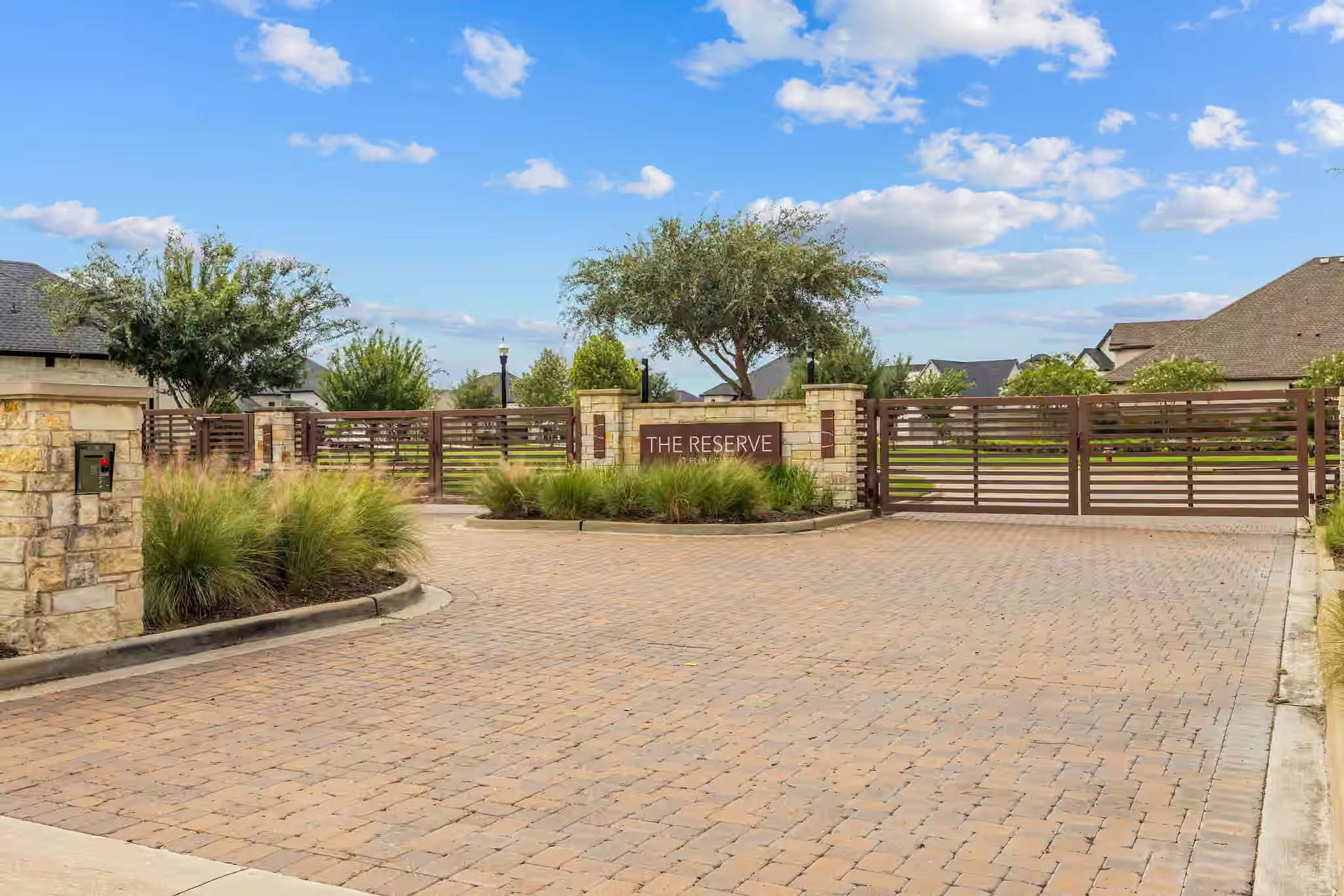 Photo 2 of 4714 Oak Glen Court, Manvel, TX