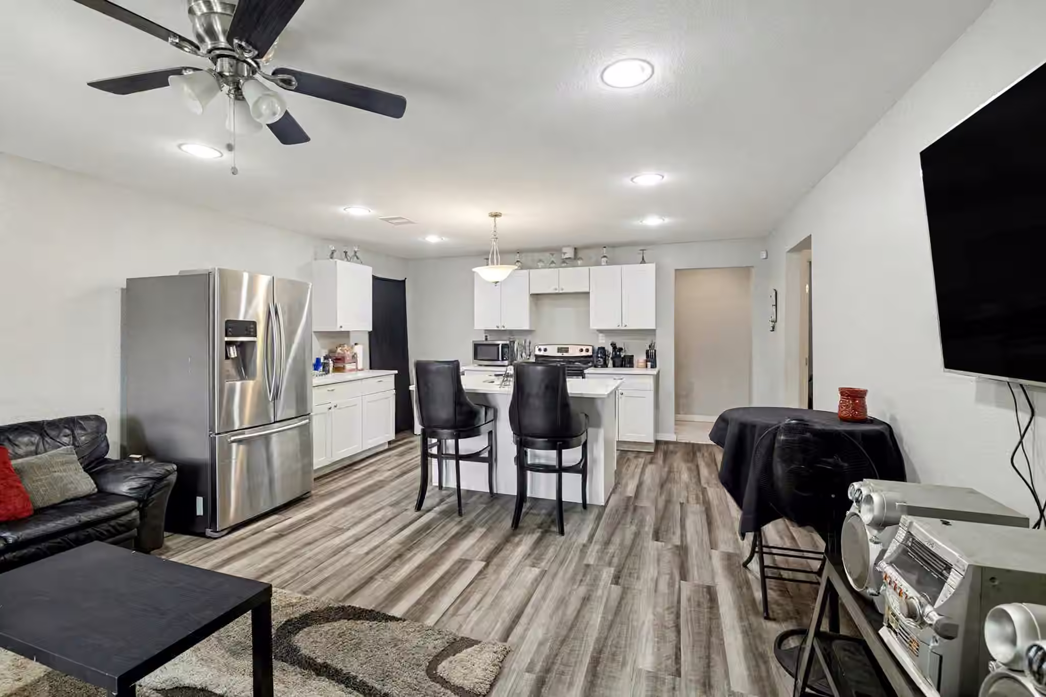 Photo 4 of 4421 Caplin Street, Houston, TX