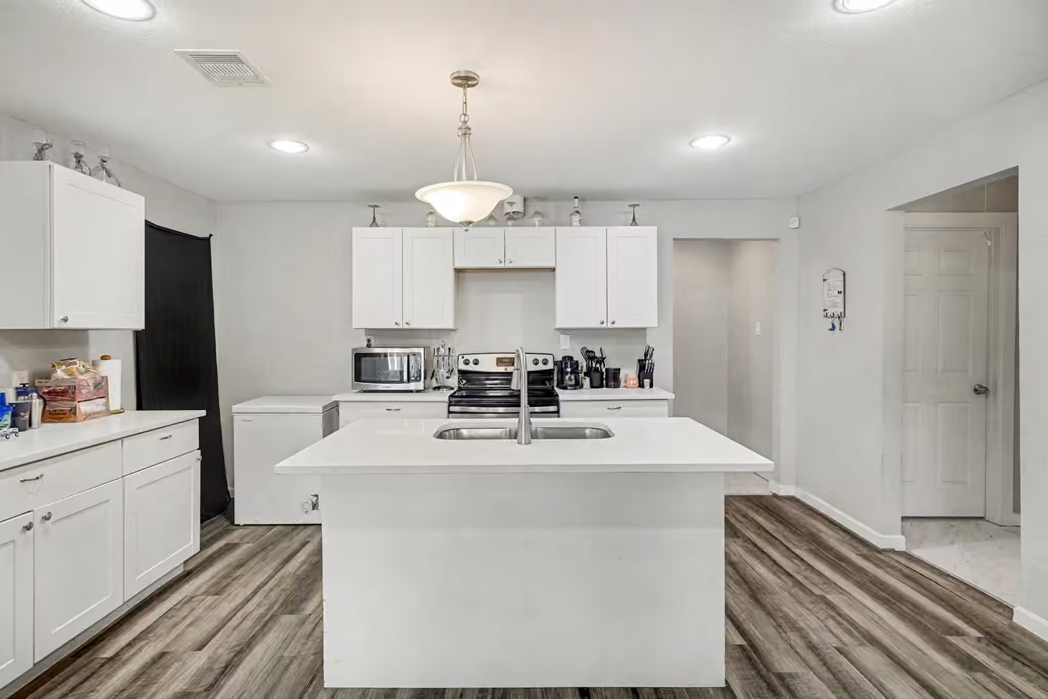 Photo 5 of 4421 Caplin Street, Houston, TX