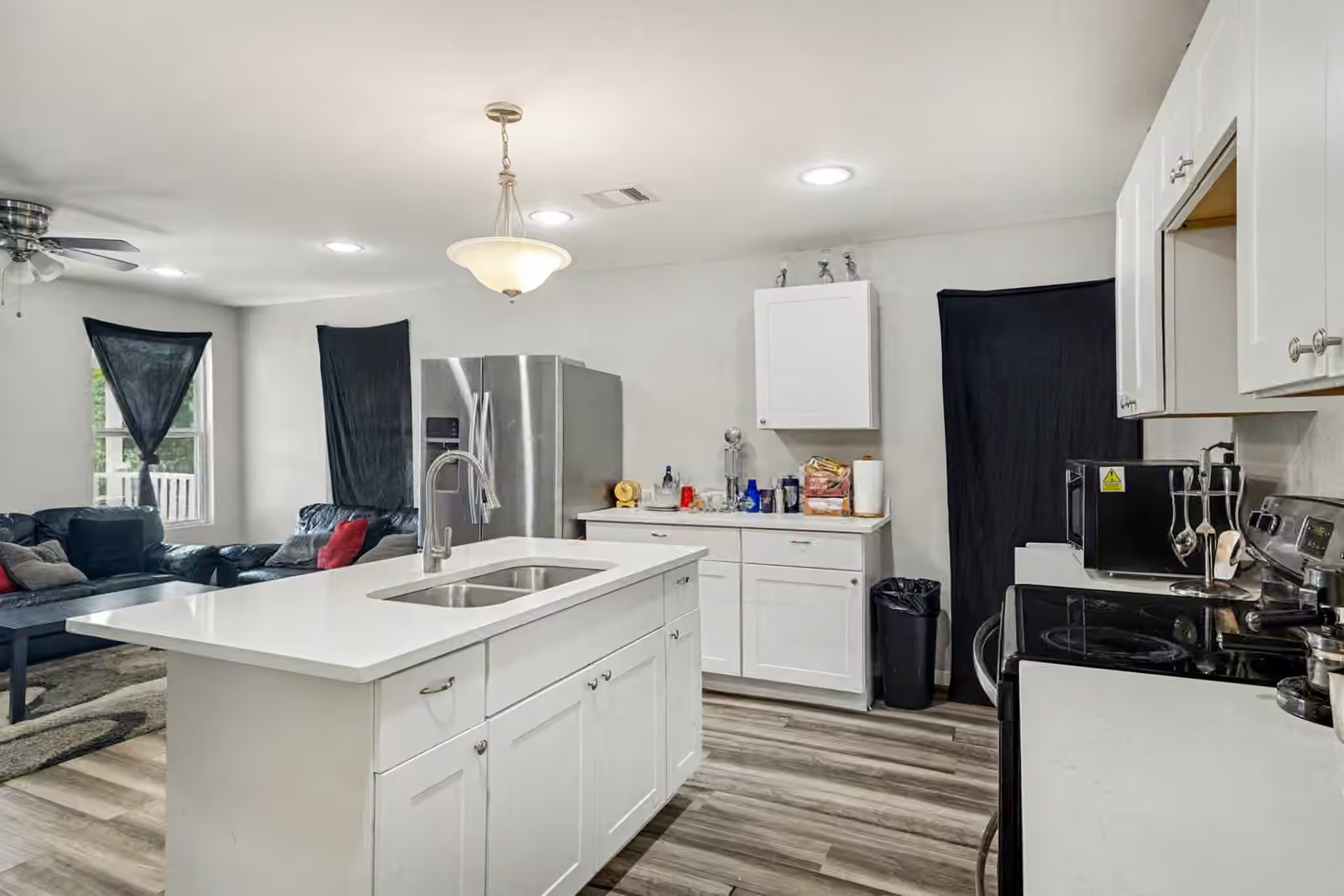 Photo 7 of 4421 Caplin Street, Houston, TX