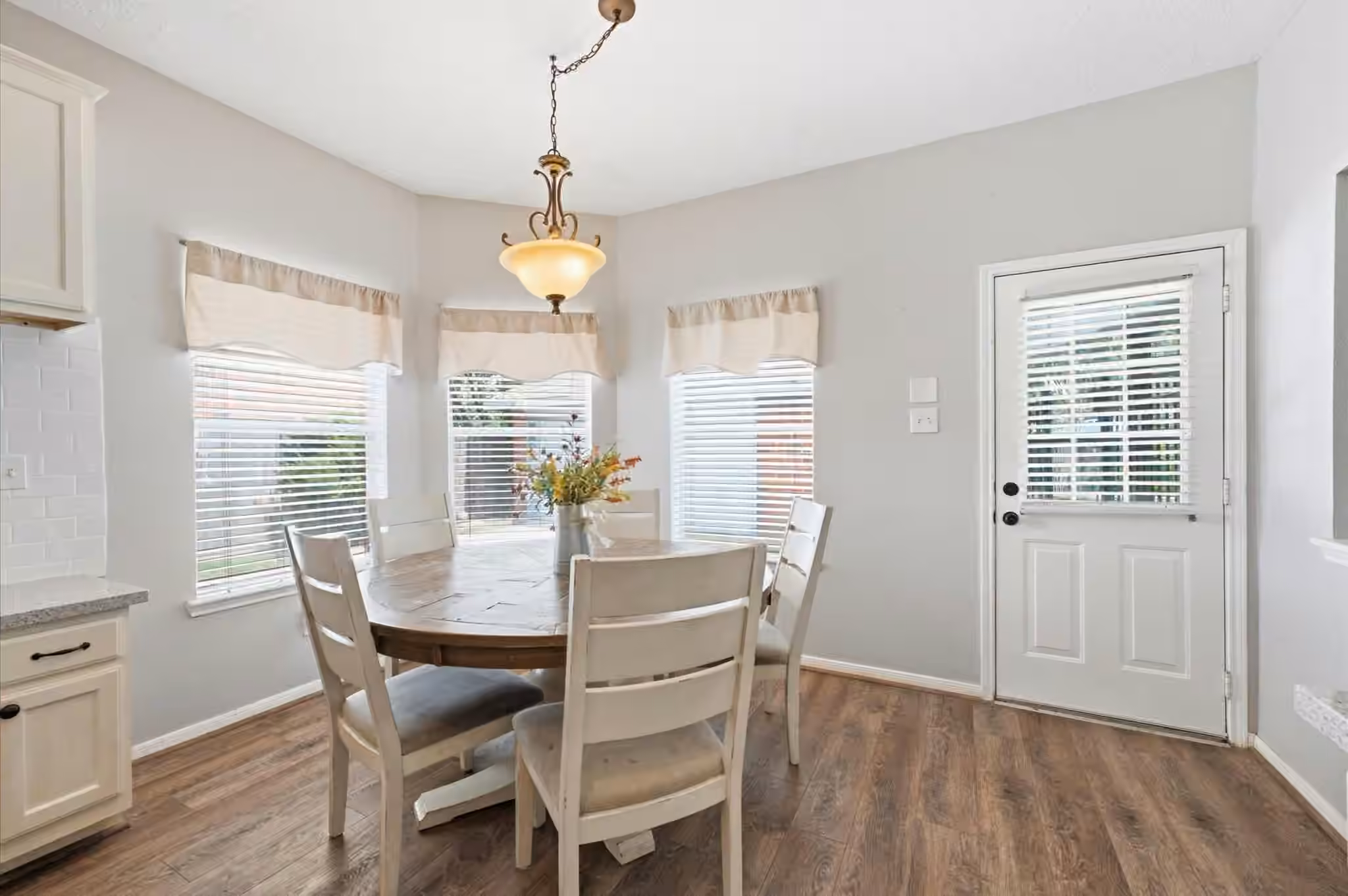 Photo 5 of 1407 Pine Meadow Court, Pearland, TX
