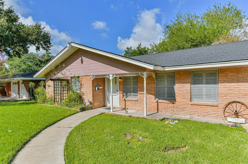 Photo 3 of 1904 Amy Drive, Baytown, TX
