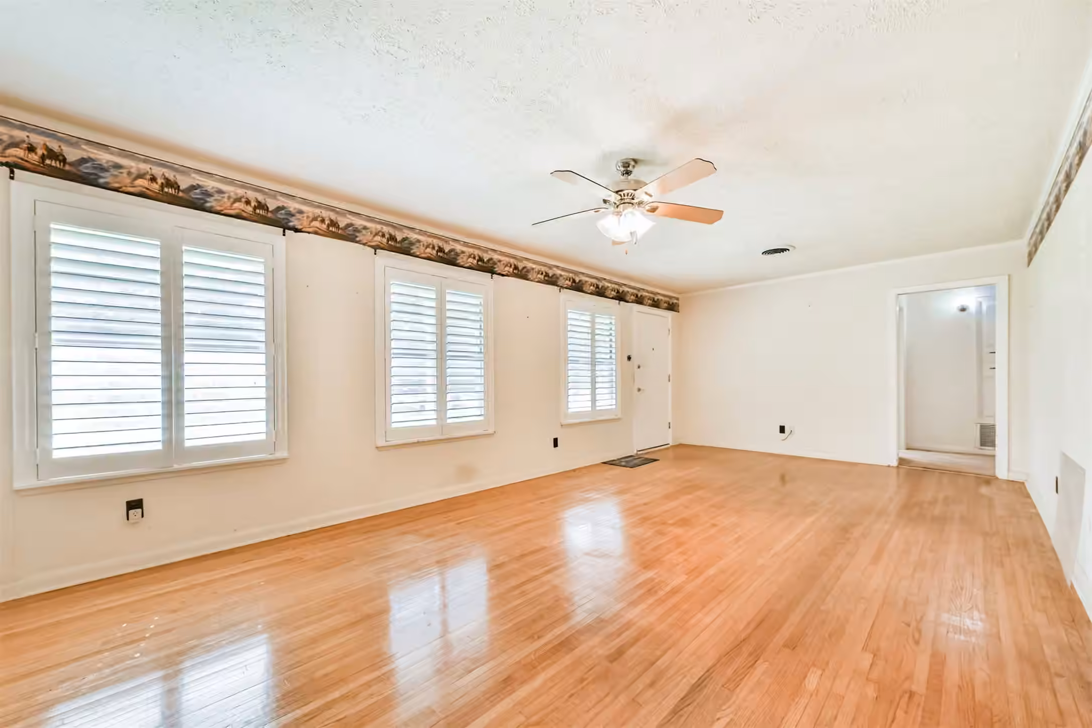 Photo 5 of 1904 Amy Drive, Baytown, TX