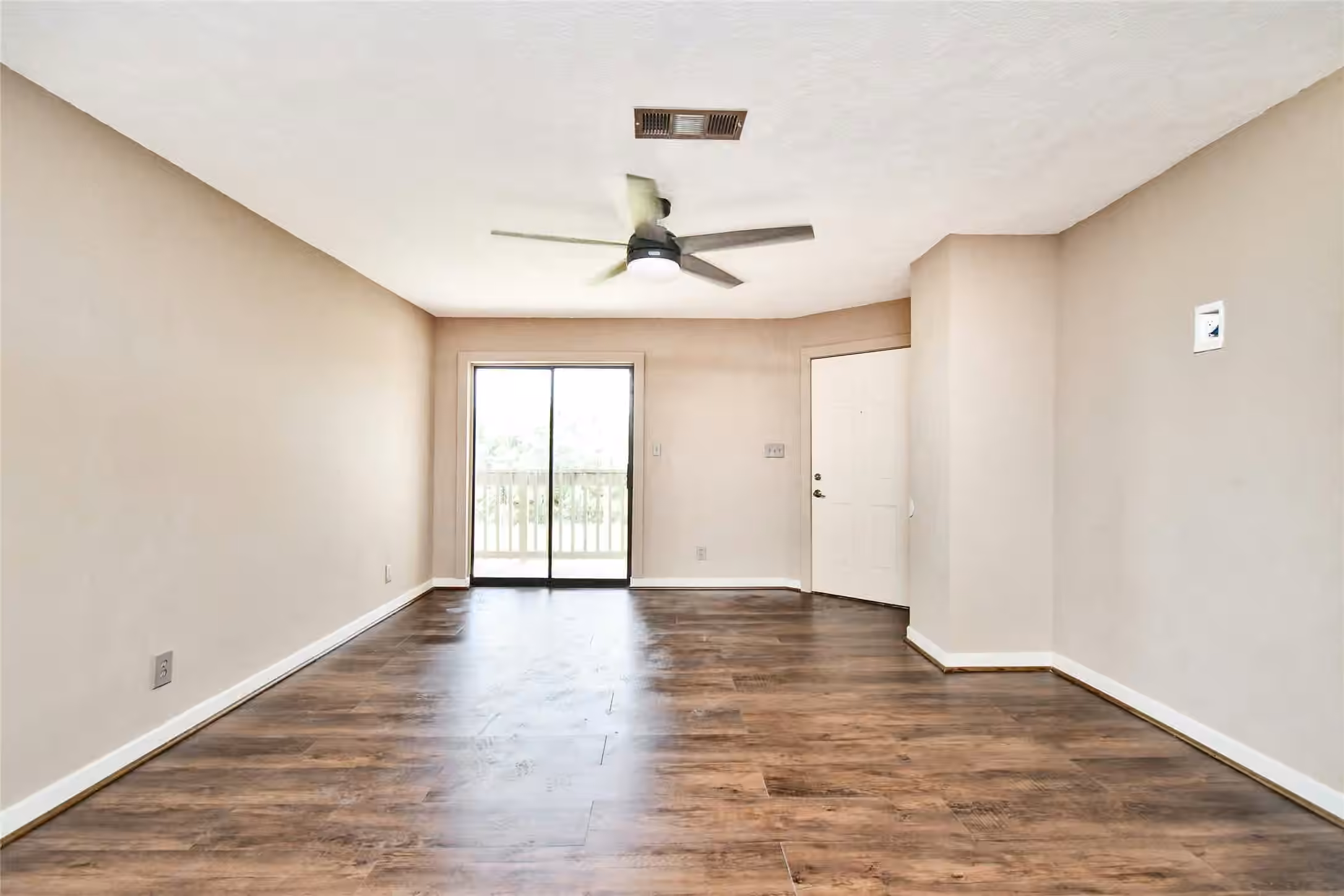 Photo 6 of 2501 Gulf Freeway 14A, Dickinson, TX
