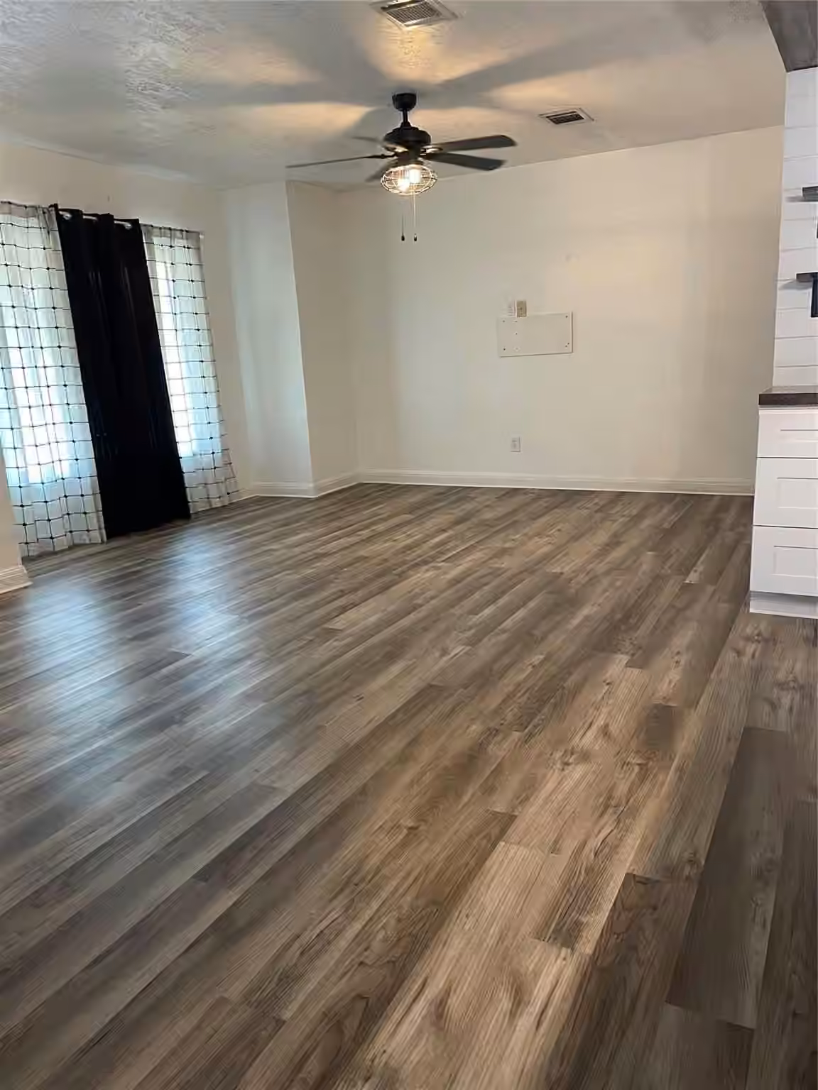 Photo 2 of 119 E Cleveland Street, Baytown, TX