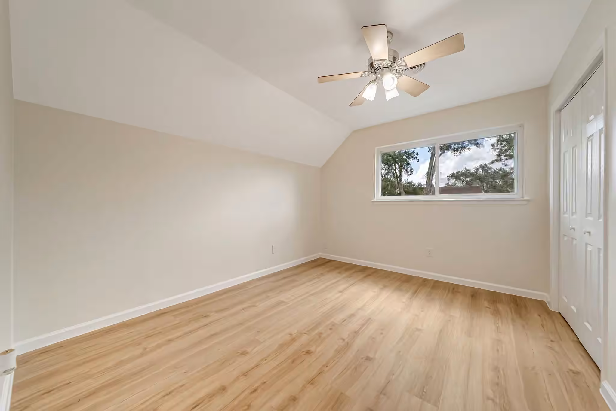 Photo 7 of 4127 Hill Oak Drive, Houston, TX