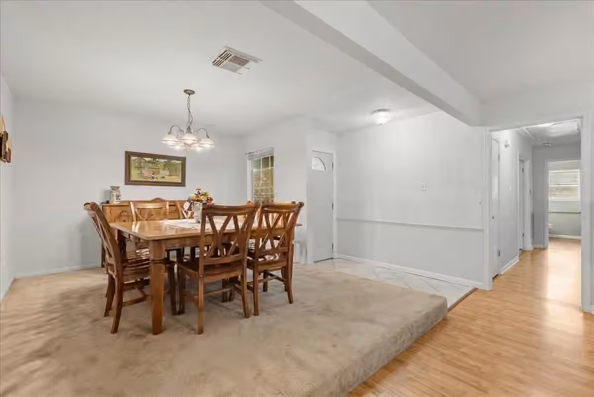 Photo 4 of 15718 Brookford Drive, Houston, TX