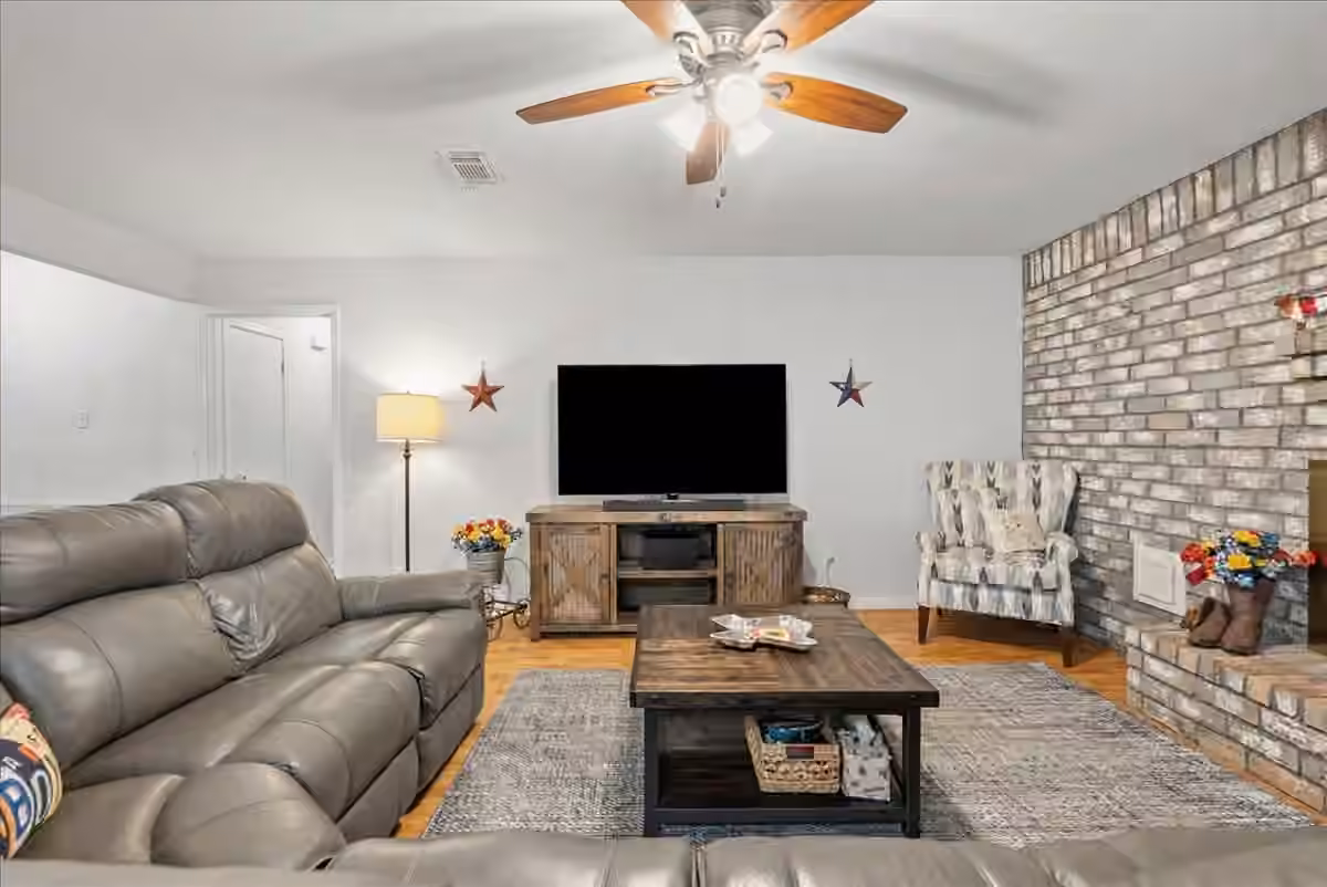 Photo 6 of 15718 Brookford Drive, Houston, TX