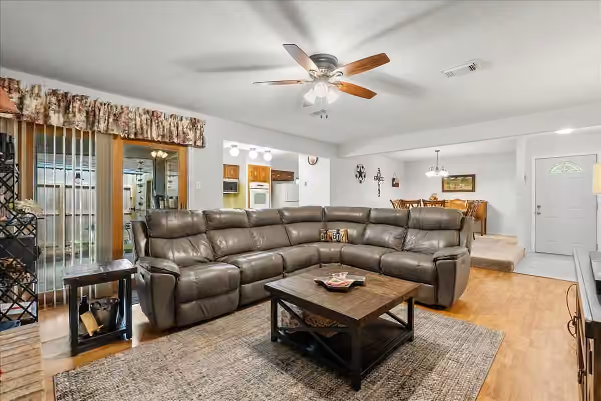 Photo 7 of 15718 Brookford Drive, Houston, TX