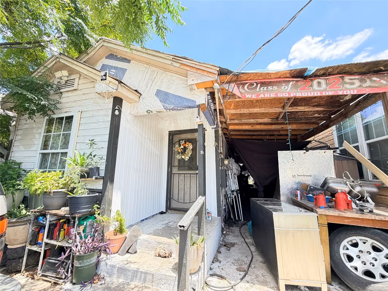 Photo of 7037 Avenue L, Houston, TX
