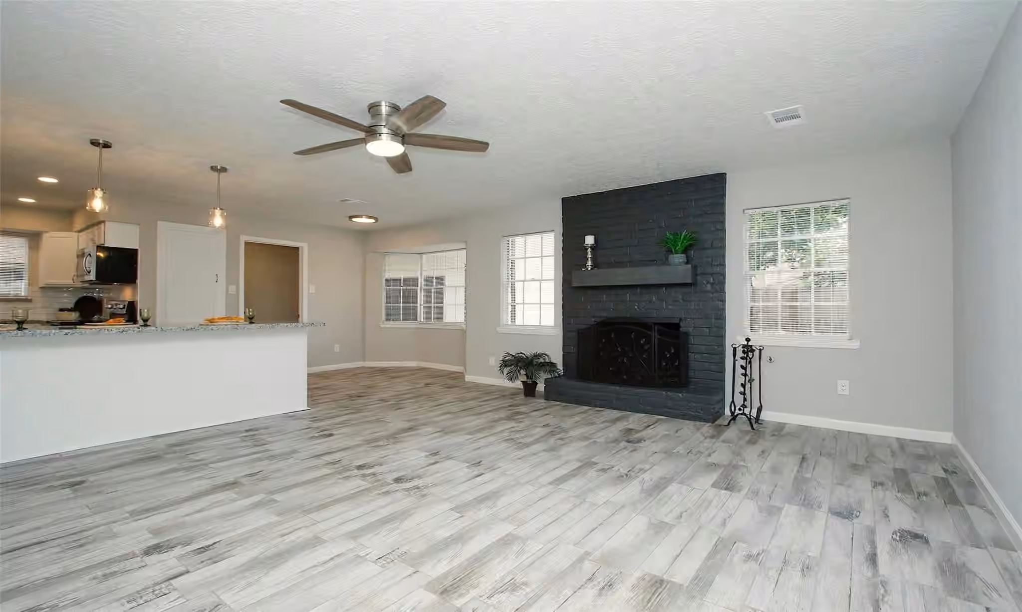 Photo 4 of 4702 Elmbrook Drive, Spring, TX
