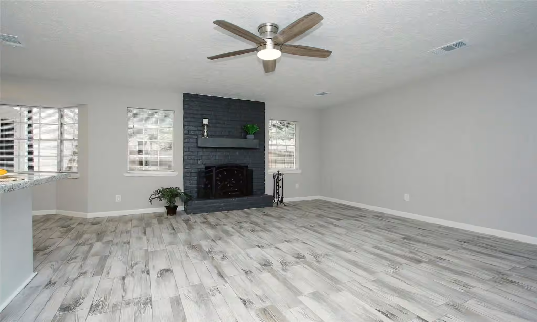 Photo 5 of 4702 Elmbrook Drive, Spring, TX