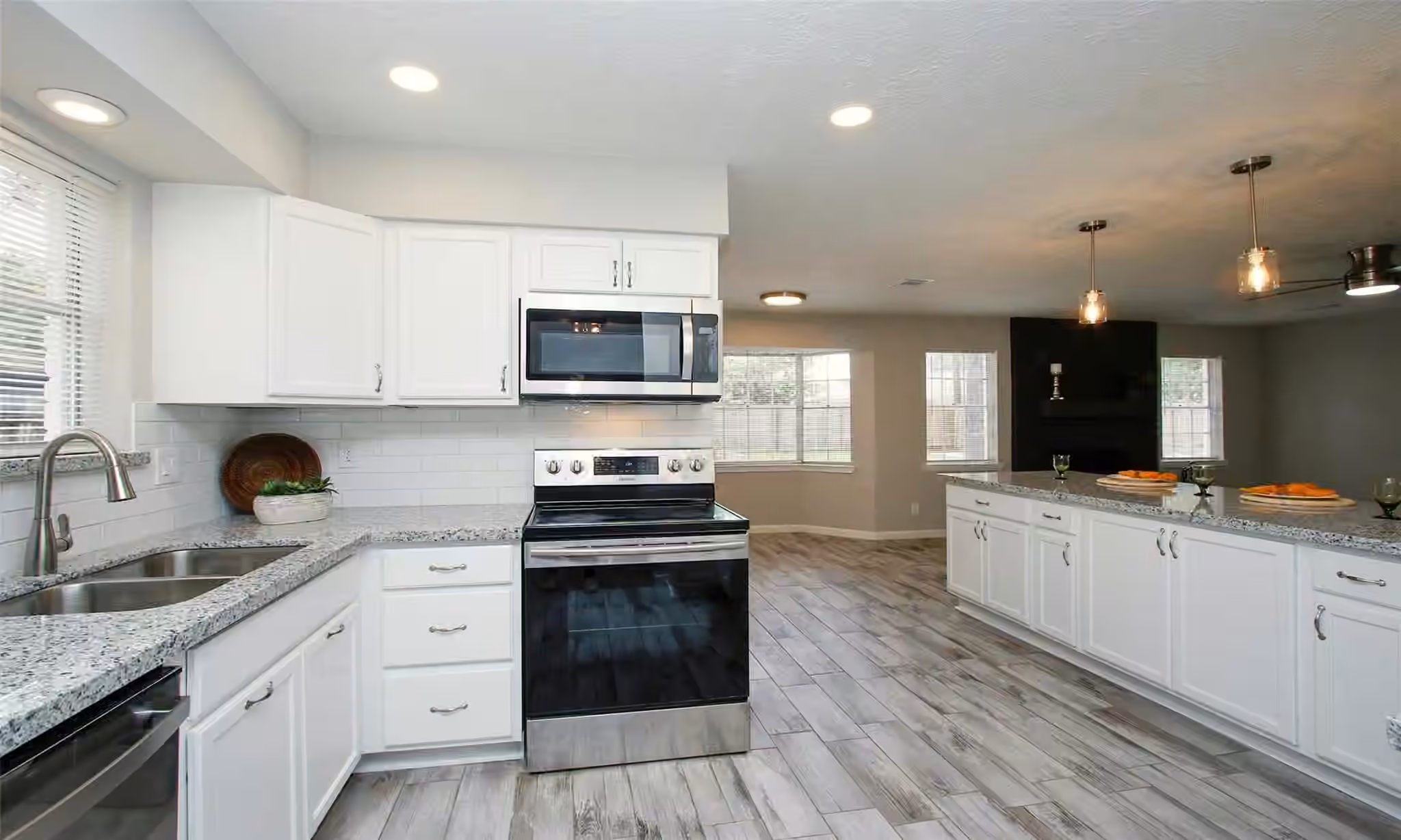 Photo 6 of 4702 Elmbrook Drive, Spring, TX