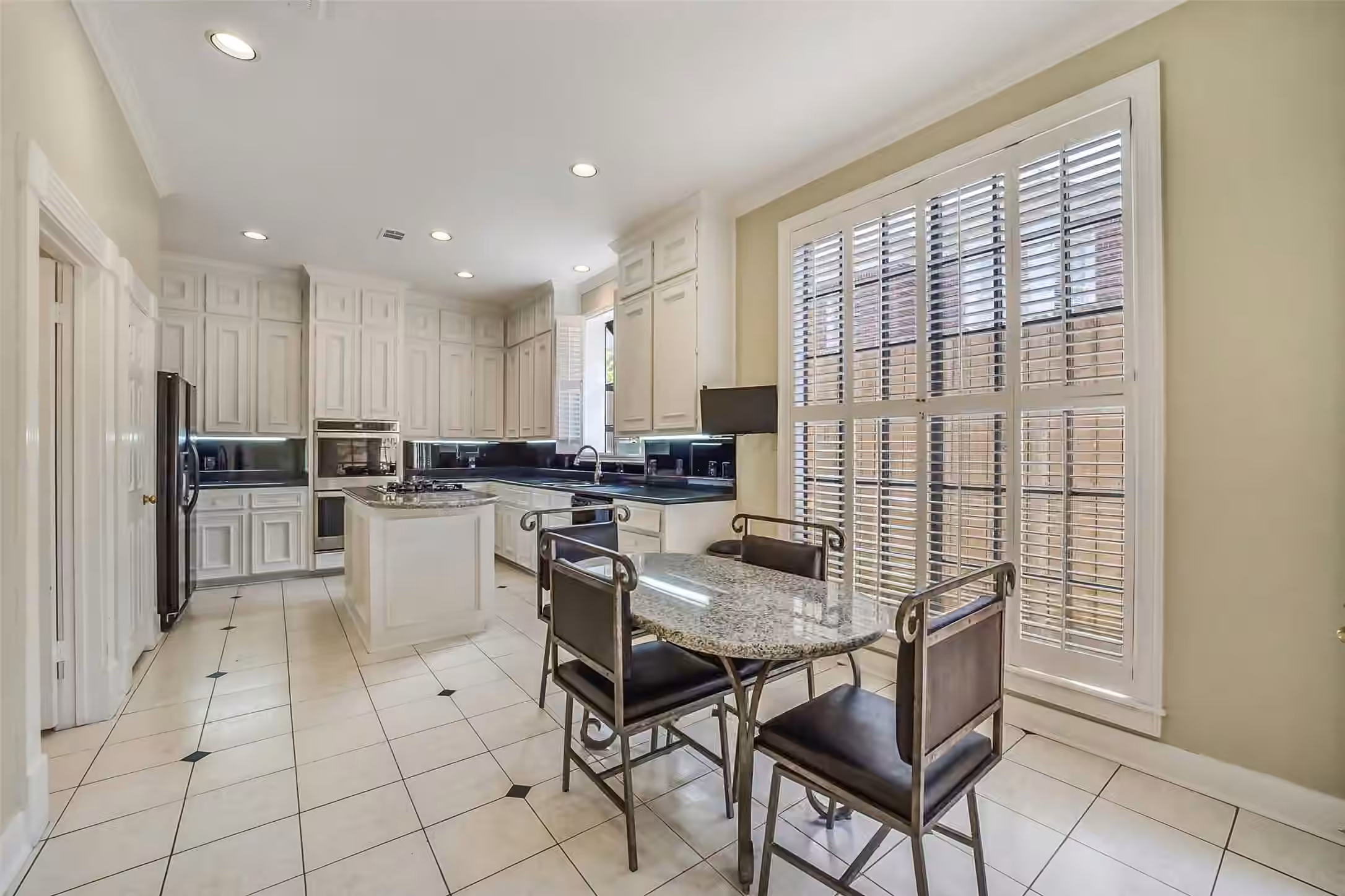 Photo 6 of 1605 Nantucket Drive B, Houston, TX