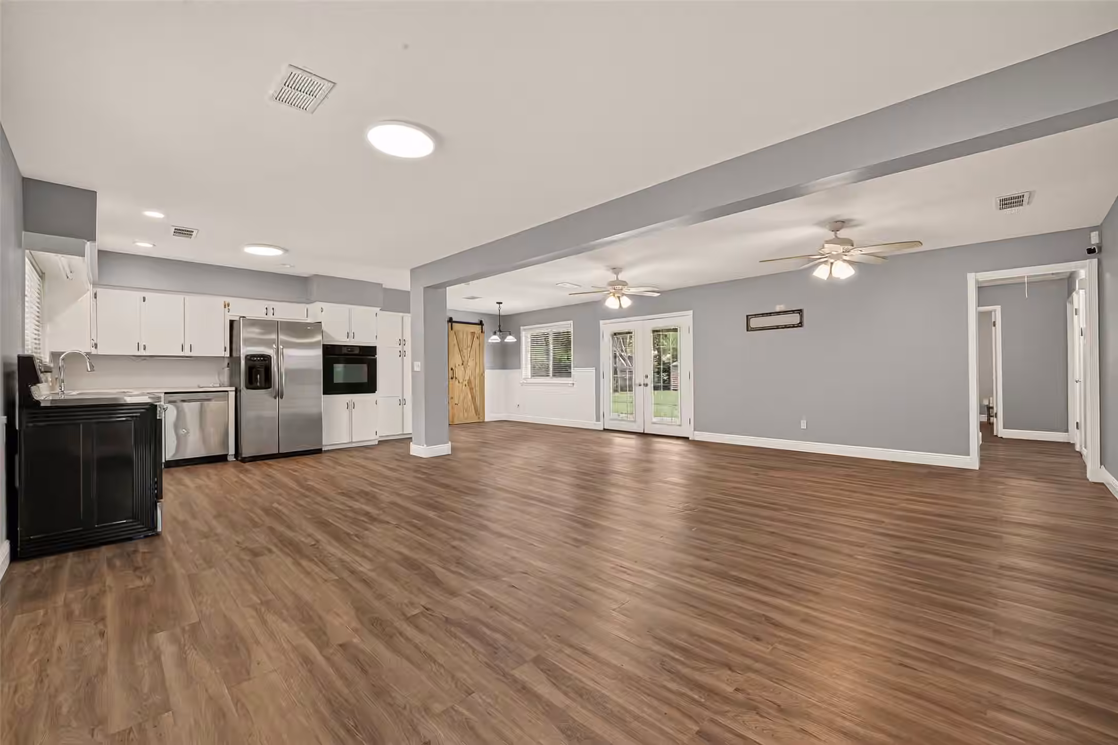 Photo 7 of 114 E Wildwinn Drive, Alvin, TX