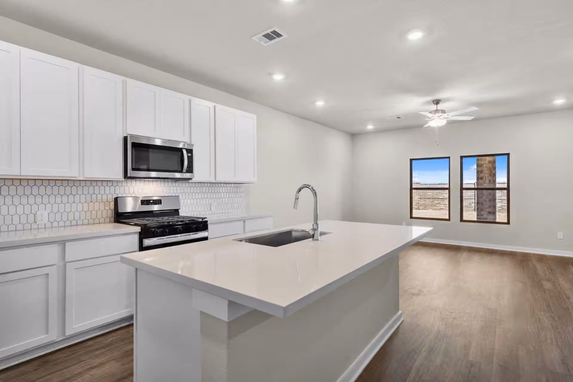 Photo 5 of 19038 Cetara Villa Drive, Hockley, TX