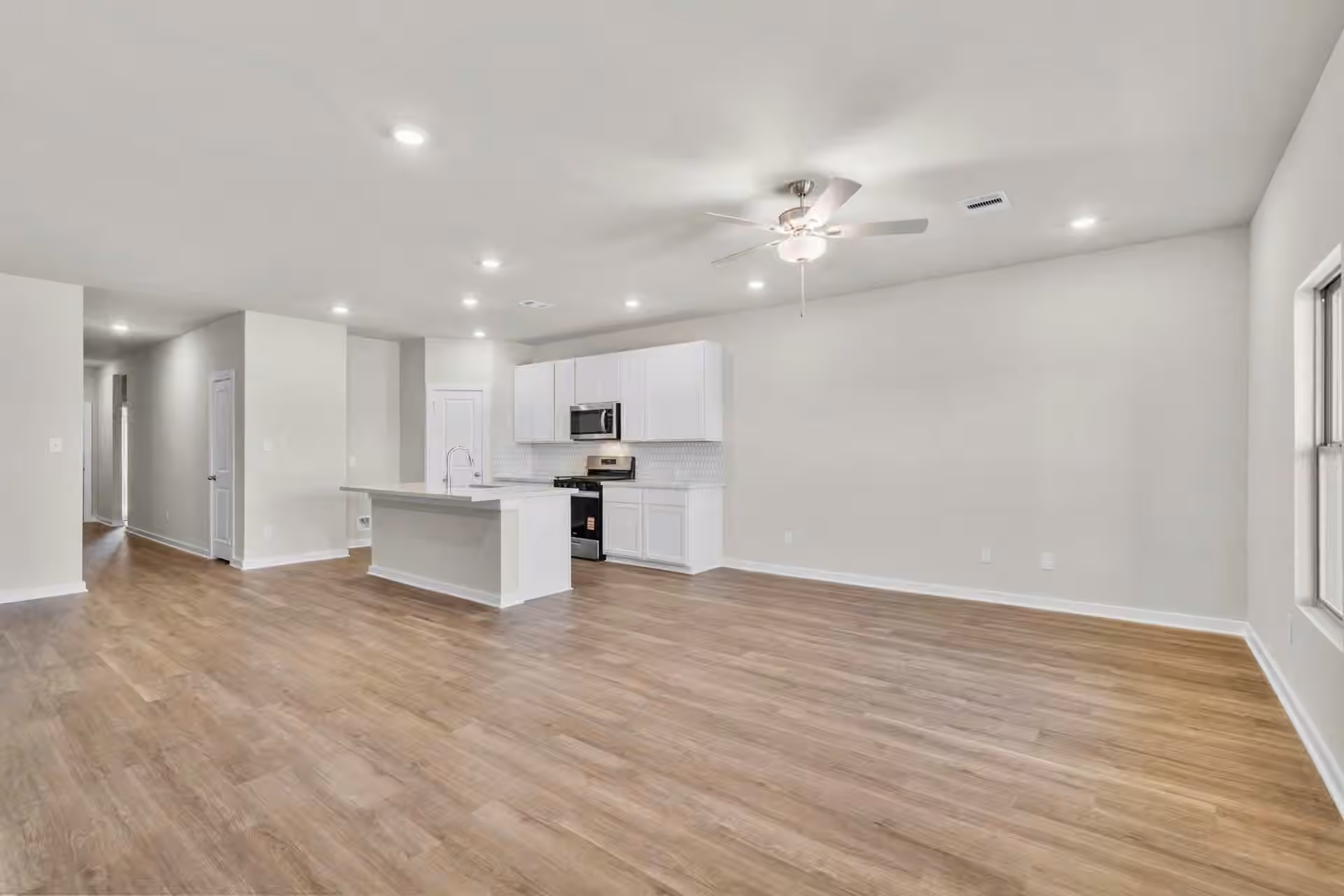 Photo 7 of 19038 Cetara Villa Drive, Hockley, TX