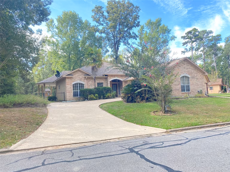 Photo of 22416 Pebble Beach Way, Huntsville, TX