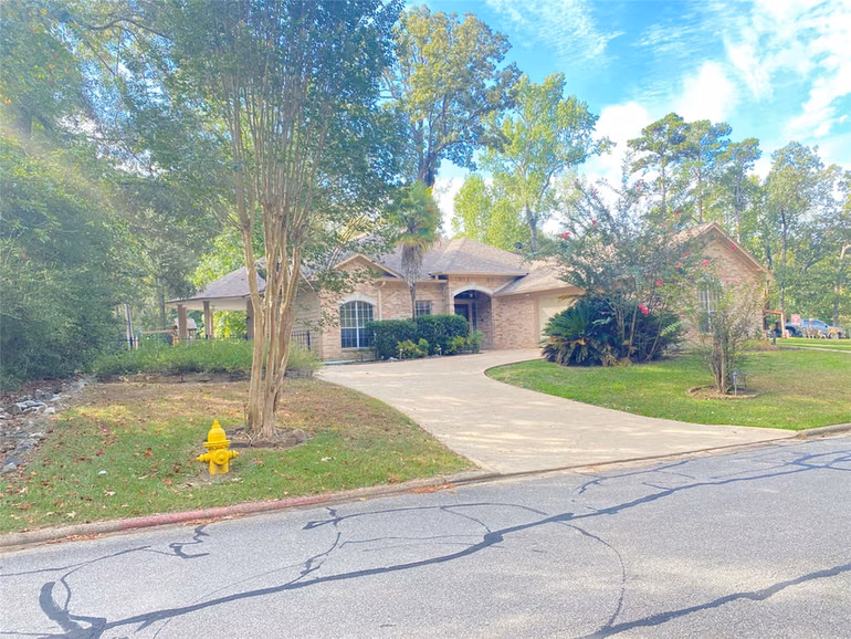 Photo 2 of 22416 Pebble Beach Way, Huntsville, TX