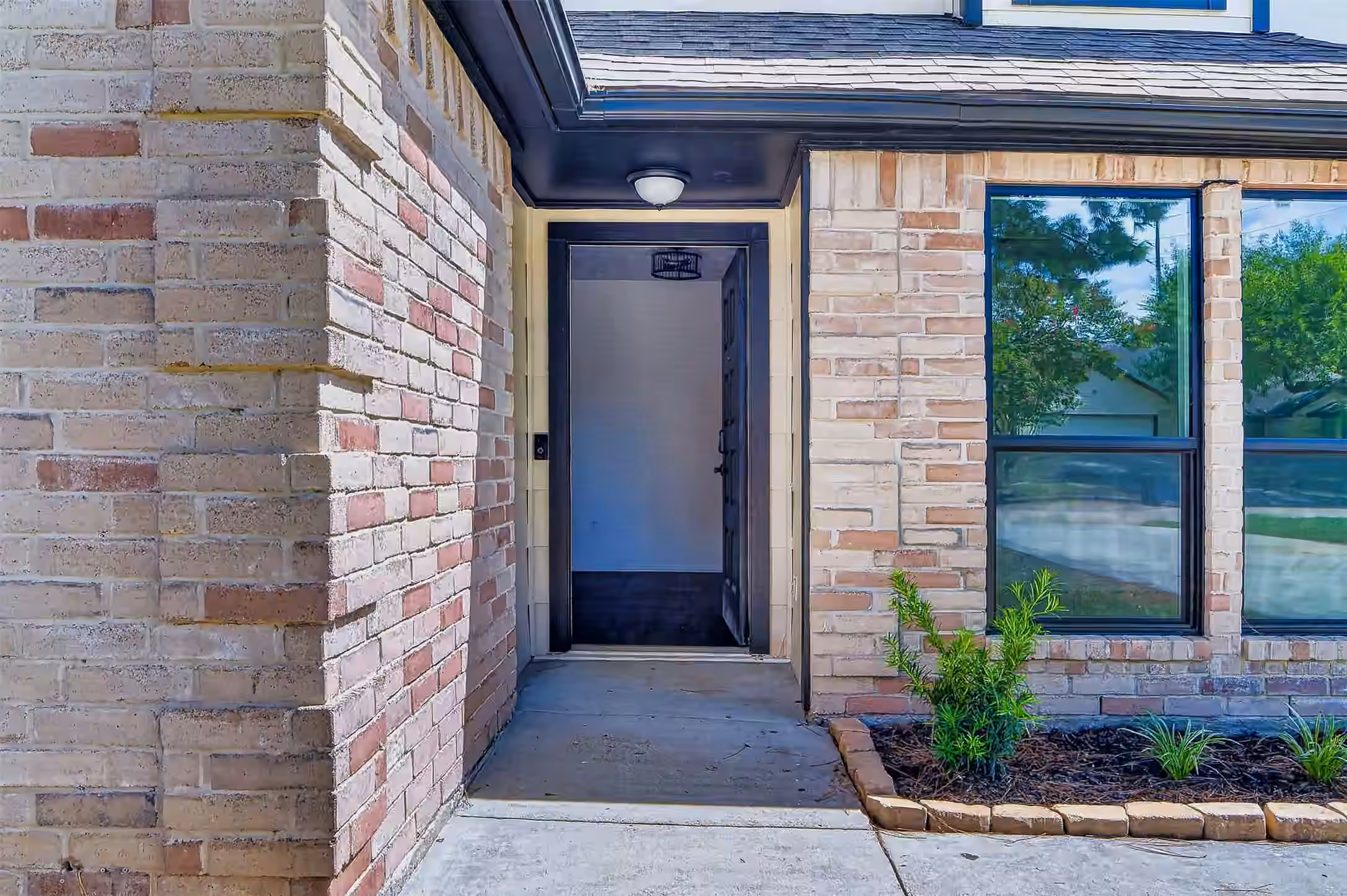 Photo 3 of 19410 Navarro Mills Drive, Tomball, TX