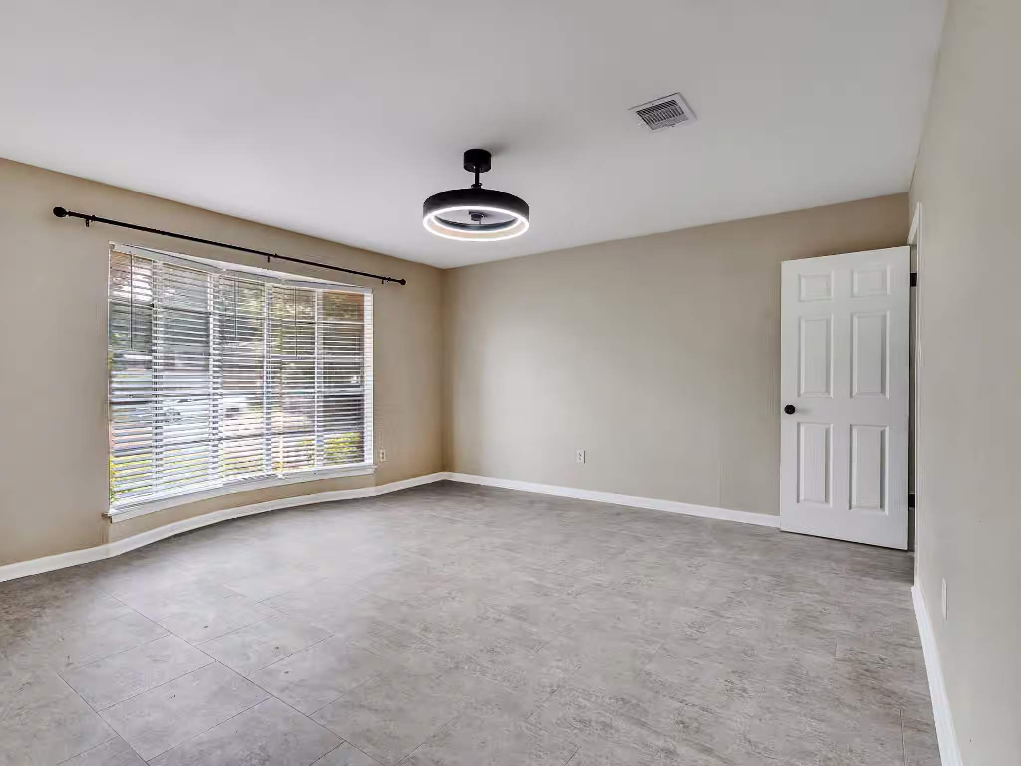 Photo 4 of 11010 Whittingham Lane, Houston, TX