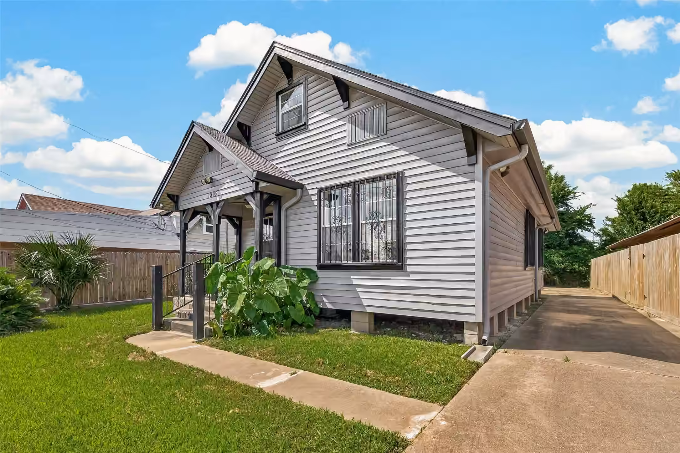 Photo 4 of 1305 Munger Street, Houston, TX