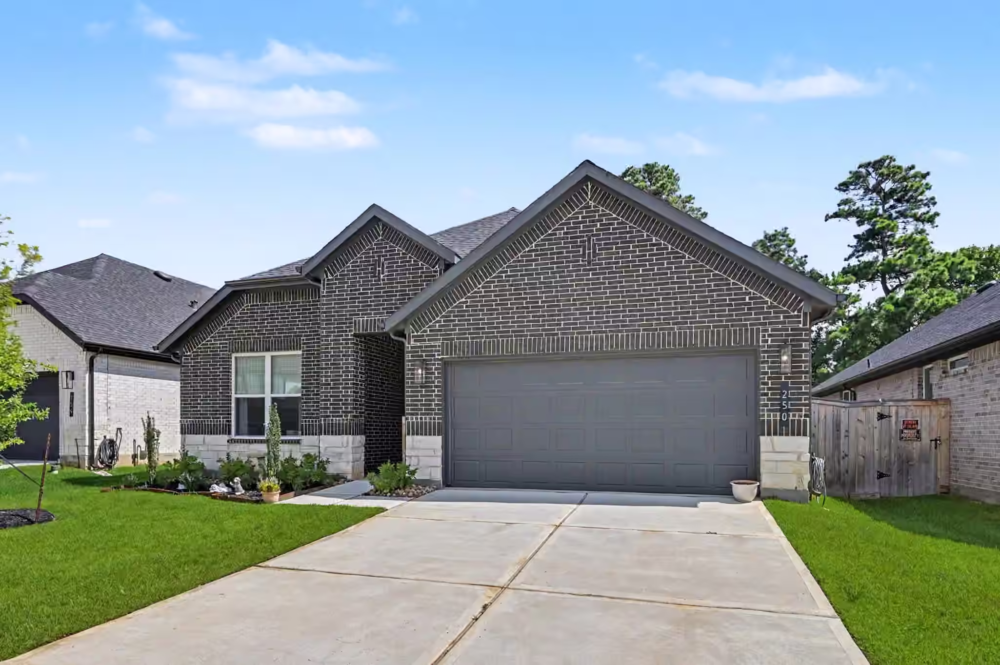 Photo 2 of 250 Springfield Terrace Court, Conroe, TX