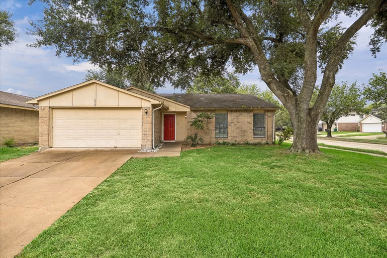 Photo of 15627 Summer Briar Court, Missouri City, TX