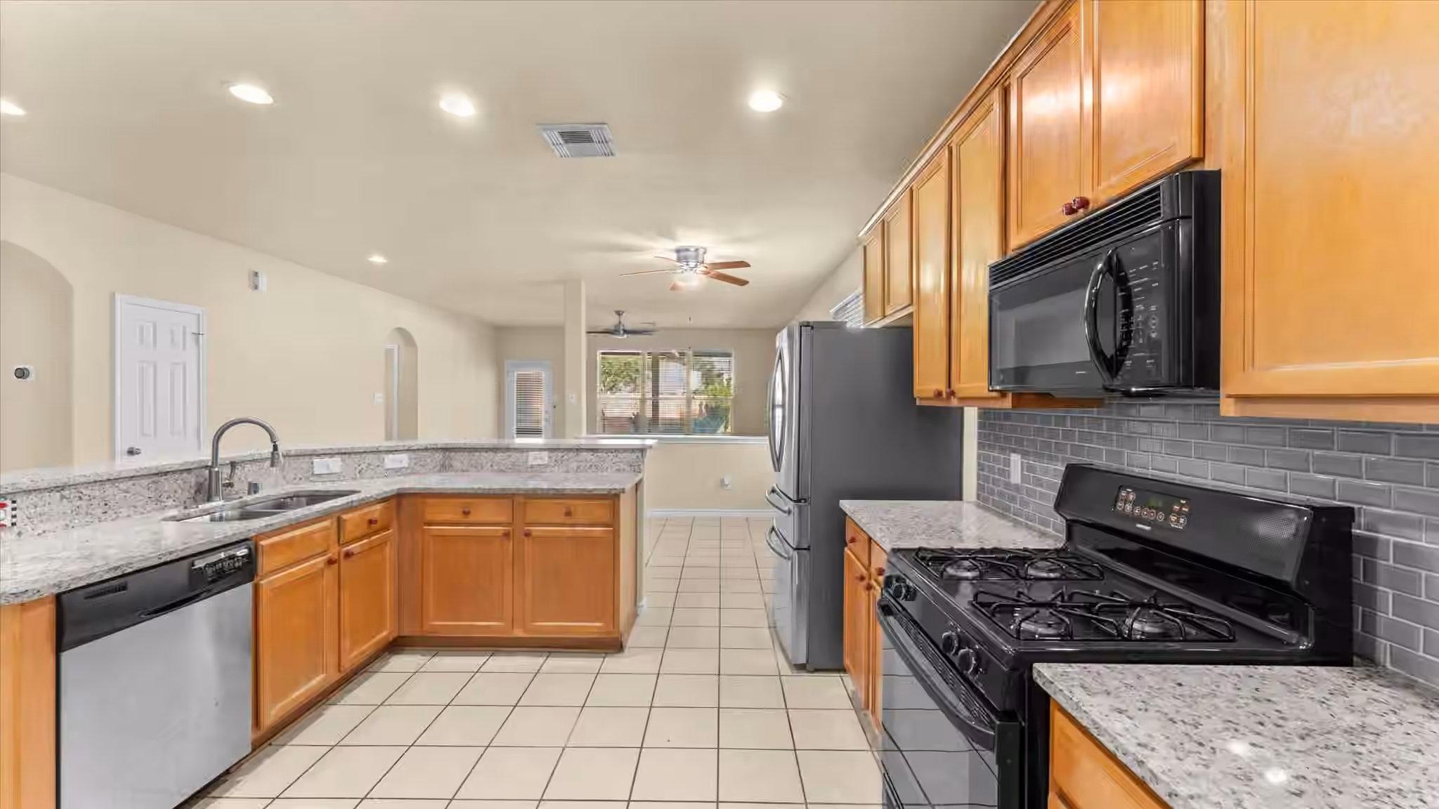 Photo 7 of 4931 Trailing Clover Court, Houston, TX