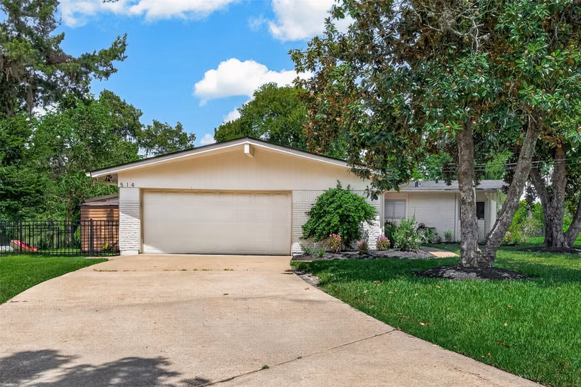 Photo 7 of 514 S Shadowbend Avenue, Friendswood, TX